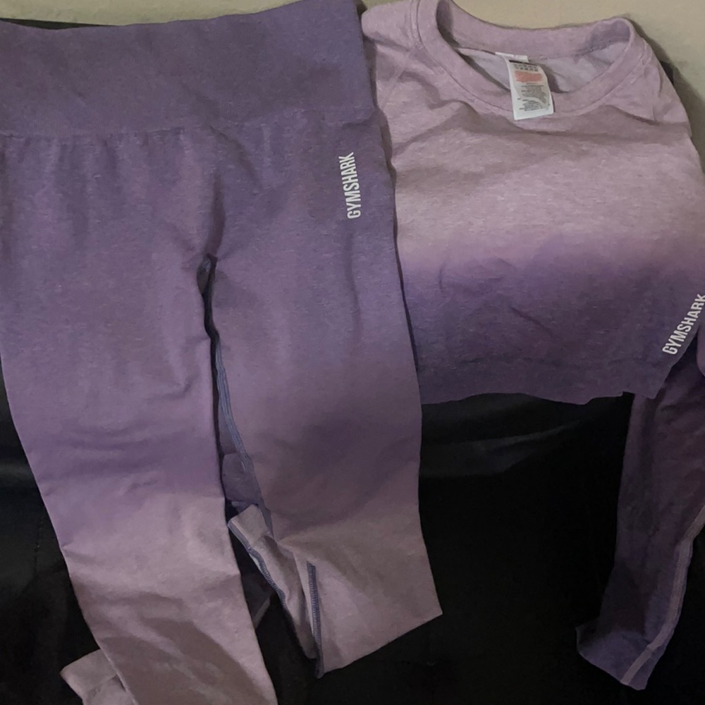 Gymshark gym outfit . Top is a medium and bottoms are a small **
